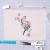 木の枝にピンクと黒の鳥 薄葉紙 (クラフト)