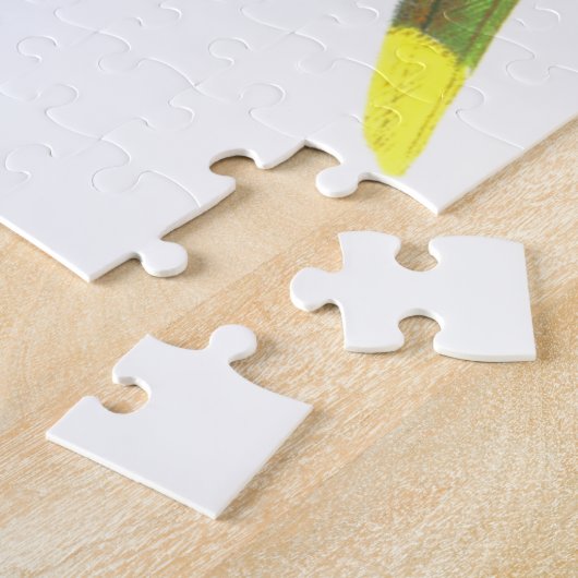 木の枝に止まった緑のオウムのような鳥 ジグソーパズル (側面)