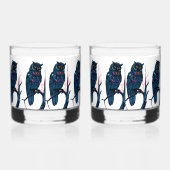 木の枝に浮かぶ未来的なロボットのフクロウ ウイスキーグラス (左)