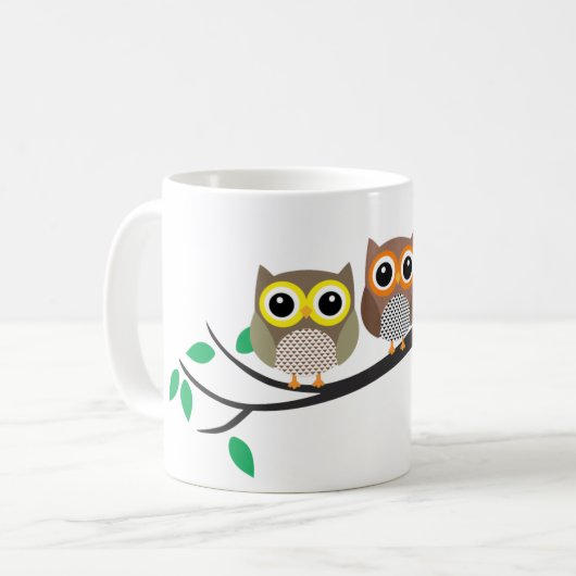 木の枝に3匹のフクロウが並ぶかわいいスケッチ コーヒーマグカップ (正面左)