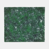 木の樹皮または白っぽい灰色の石に緑の菌類 フリースブランケット (正面(横))