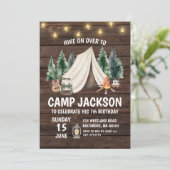 木の温もりあふれるキャンプ場の子供の誕生日パーティー招待状 招待状 (スタンド正面)