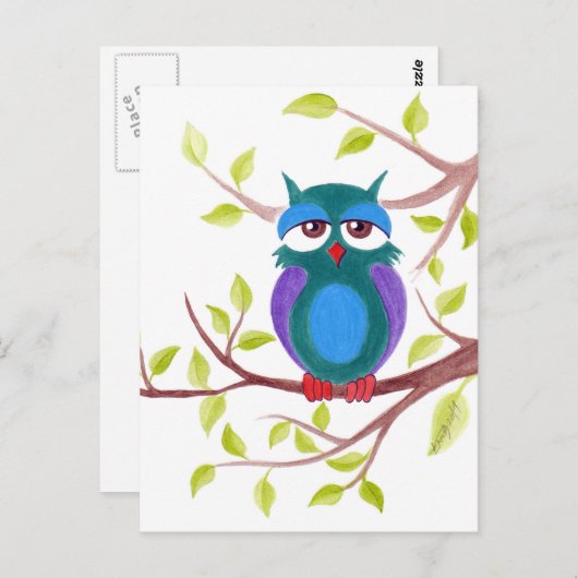 木の漫画に描かれたかわいい眠いフクロウ ポストカード (正面/裏面)