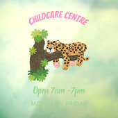 木の漫画のイラストレーションで眠っているかわいいヒョウ ウィンドウサイン (シート3)