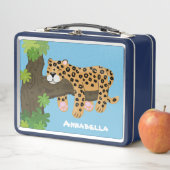 木の漫画のイラストレーションで眠っているかわいいヒョウ メタルランチボックス (インサイチュ)