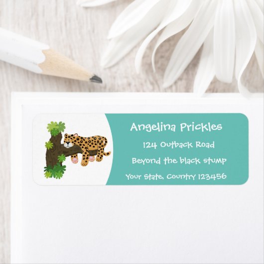 木の漫画のイラストレーションで眠っているかわいいヒョウ ラベル (インサイチュ)