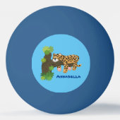 木の漫画のイラストレーションで眠っているかわいいヒョウ 卓球ボール (裏面)