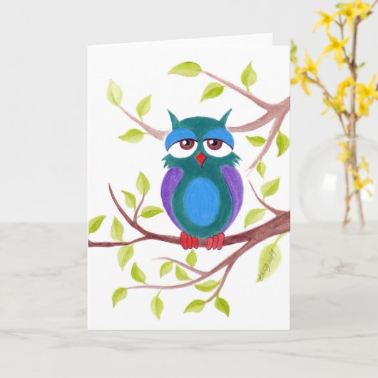 木の漫画の挨拶状のかわいく眠いフクロウ カード (黄色い花)