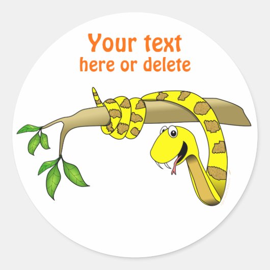 木の爬虫類に入ったかわいいマンガの黄色いヘビ ラウンドシール (正面)