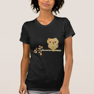 木の眠いフクロウ Tシャツ