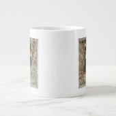 木の空洞の中に閉じ込められたラコン ジャンボコーヒーマグカップ (正面)