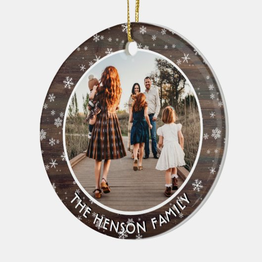木の素朴スノーフレークのクリスマスファミリー写真 セラミックオーナメント (左)