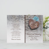 木の結婚式プログラムの青い花とハート (スタンド正面)