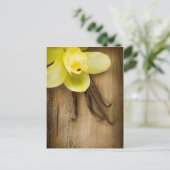 木の背景上のバニラポッドそして花 ポストカード (スタンド正面)