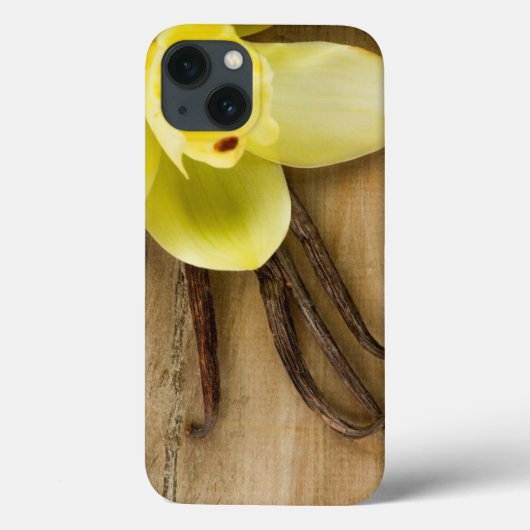 木の背景上のバニラポッドそして花 Case-Mate iPhoneケース (裏面)