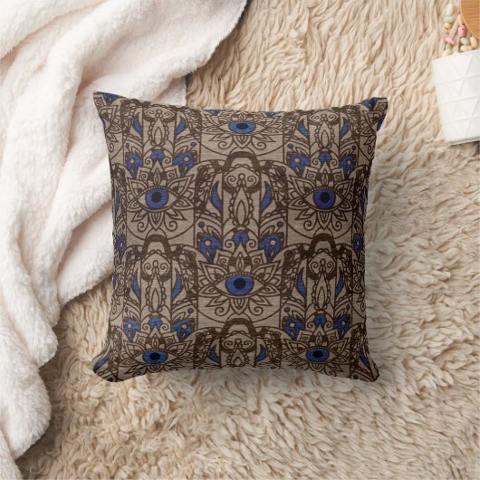 木の色のPyrographed Hamsa手 クッション (ブランケット)