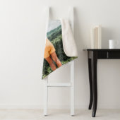 木の近くに立つ人 シェルパブランケット (インサイチュ)