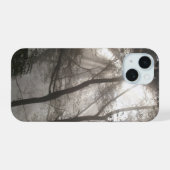 木の間の日光 iPhone 15ケース (裏面横)