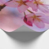 木の陰に桜の花の束 ラッピングペーパー (角)