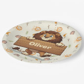 木よくはしゃぐの看板を持つライオン ペーパープレート (アングル)