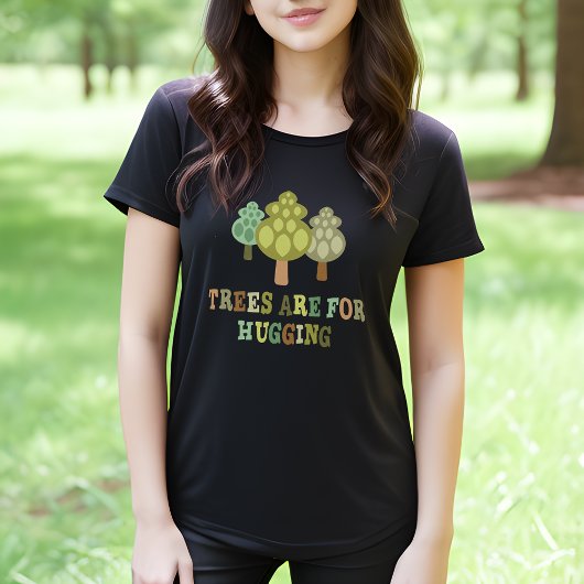 木を抱きしめる 奇妙な女性用黒Tシャツ Tシャツ