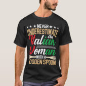 木イタリアンのスプーンの母の妻イタリアンを持つ女性 Tシャツ (正面)