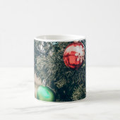 木カラフルに飾られたクリスマスボーブル。六 コーヒーマグカップ (中央)