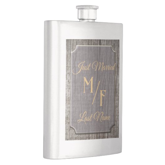 木パーソナライズされた素朴の樹皮のイニシャル フラスク (右)