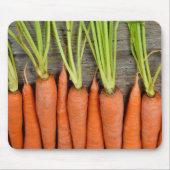 木上のニンジン マウスパッド (正面)