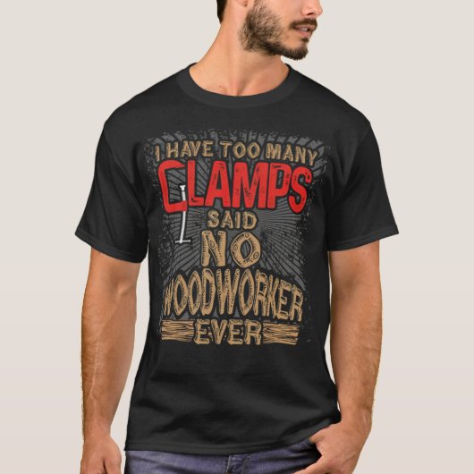 木工が多くのクランプを持ってスイーツの構成を述べた Tシャツ (正面)