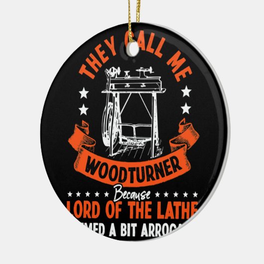 木工職人は私を木工職人の主レイズと呼ぶ セラミックオーナメント (左)