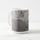 木材とレースのマグ(イニシャルまたは他のテックス付き) コーヒーマグカップ (正面左)