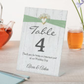 木材に結婚セージ緑色のリボンを持つハート 台座サイン (インサイチュ)