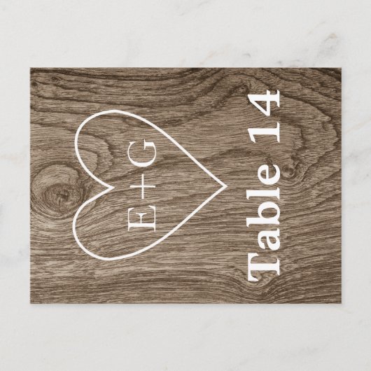 木材のテーブル番号結婚にイニシャルがあるハート ポストカード (正面)