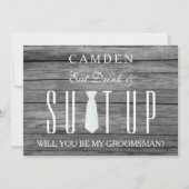 木材の背景のスーツ私のgroomsmanになる 招待状 (正面)