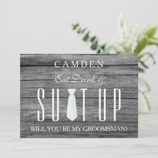 木材の背景のスーツ私のgroomsmanになる 招待状 (スタンド正面)