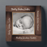 木枠名前をカスタムする正方形写真枠 フォトプラーク<br><div class="desc">このデザインは素朴なフェイク木枠を備えている。クリックボタンでカスタマイズは、文字を柔軟に変更できる。このデザインのバリエーションや違う紙の種類、コーディネート商品は当店zazzle.com/store/doodleluluでご利用いただけます。お連絡もし客様のマッチングデザインを作成するには、この製品を特定の製品に適用する必要ユニークがあります！6月2日までにDoodleLuluを見てくれてどうもありがとうバグデザイン!</div>