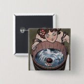 木樽を覗いている女性 缶バッジ (正面&裏面)