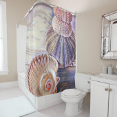 木水の色に紫色のピンクの貝殻 シャワーカーテン (インサイチュ)