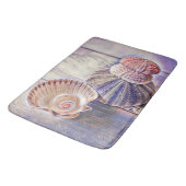 木水の色に紫色のピンクの貝殻 バスマット (アングル)