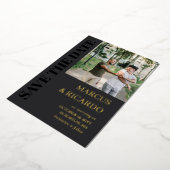 木炭と金ゴールドのタイポグラフィ写真の保存日付 箔招待状 (回転した状態)