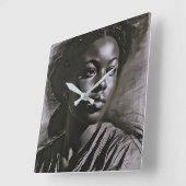 木炭の中の「ジャスミン」 スクエア壁時計 (傾斜)