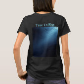 木炭の女性「ブリアンナブルー」 Tシャツ (裏面)