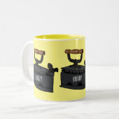 木炭の鉄の漫画イラストレーション ツートーンマグカップ (正面左)