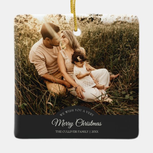 木炭は非常に陽気なクリスマス家族の写真 セラミックオーナメント (正面)