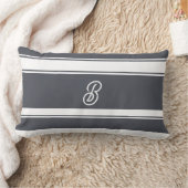 木炭グレーと白のパタストライプーンモノグラム ランバークッション (ブランケット)