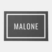 木炭グレーパーソナライズされたファミリ名の形式 ドアマット (正面)