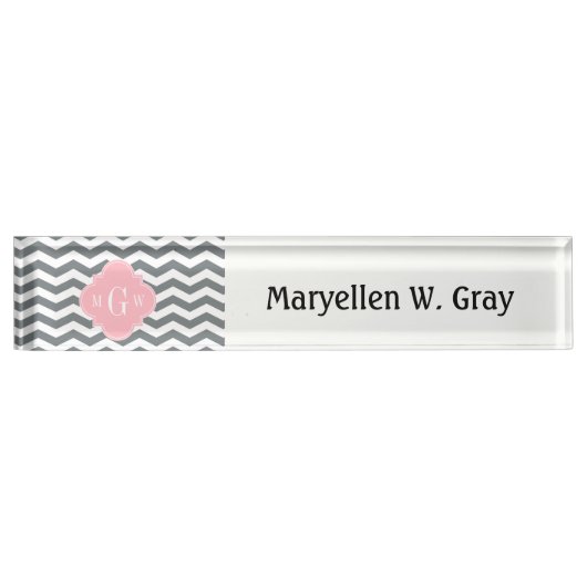 木炭シンシェブロンピンククローバー3モノグラム デスクネームプレート (正面)