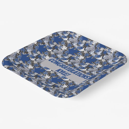 木炭葉の背景にカエデの青 ペーパープレート (傾斜あり)