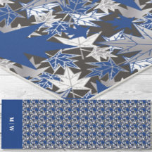 木炭葉の背景にカエデの青